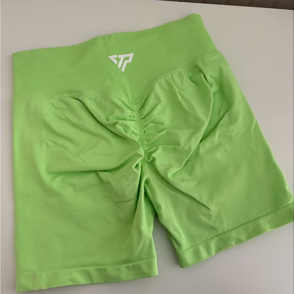 Keep that pump Green High-Waisted Bike Shorts with Ruched Detail